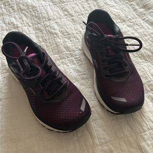 Brooks Ghost 12 woman’s sneakers